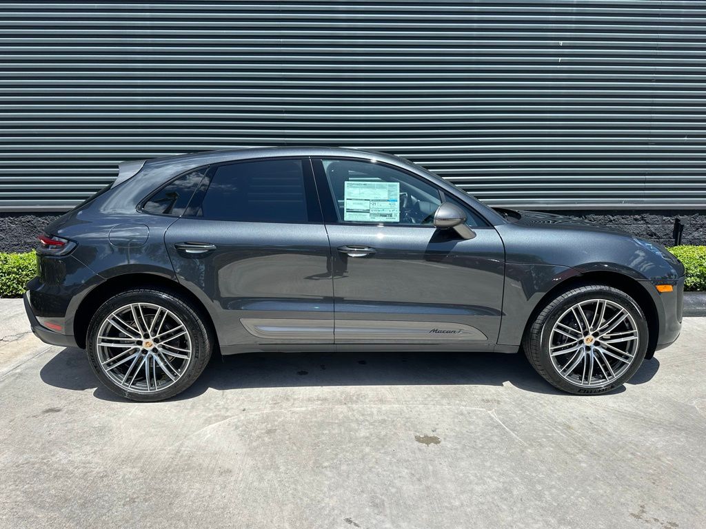 Thumbnail: 2026 Porsche Macan - 10