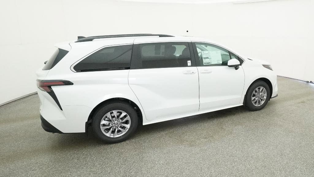 Thumbnail: 2025 Toyota Sienna - 9