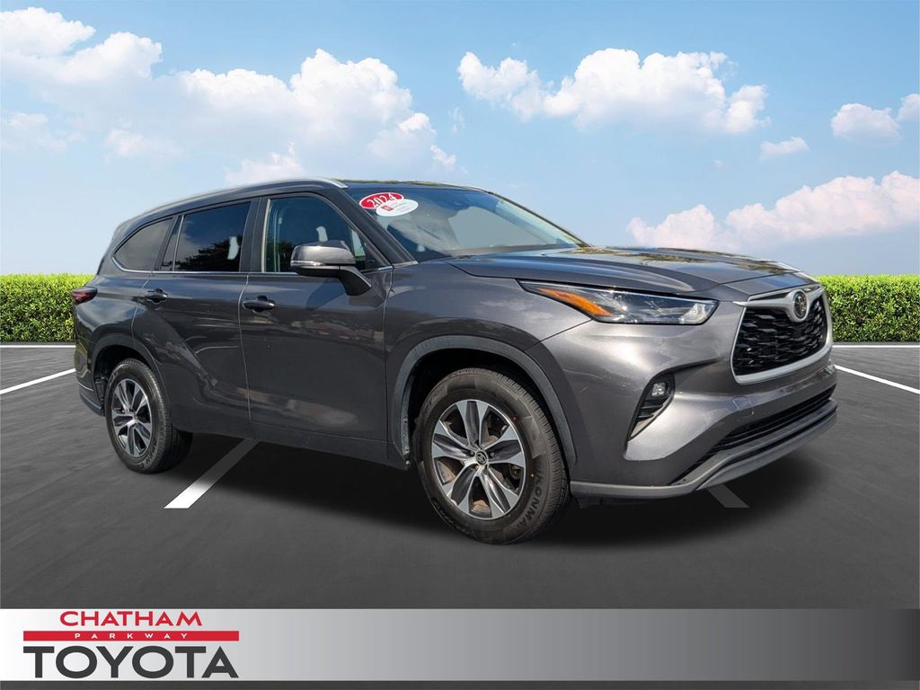Magnetic Gray Metallic 2024 Toyota Highlander SUV / Crossover Front-Wheel Drive 8-Speed Automatic