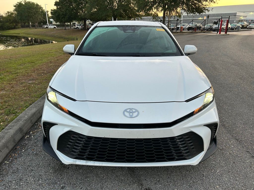 2025 Toyota Camry SE 8