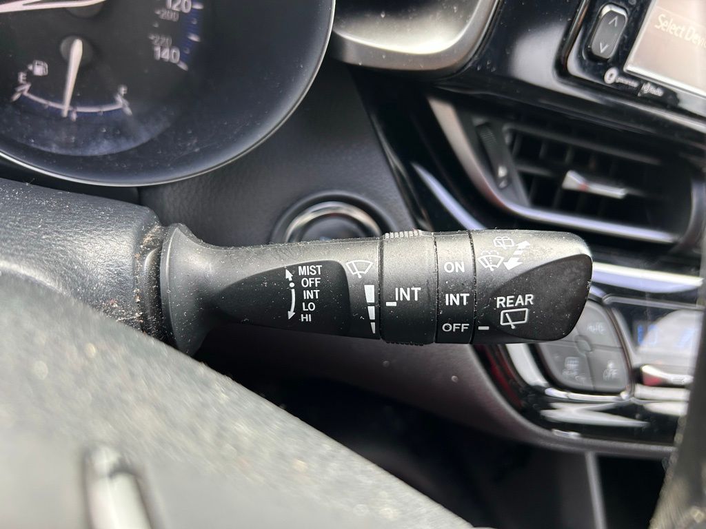 Thumbnail: 2018 Toyota C-HR - 21