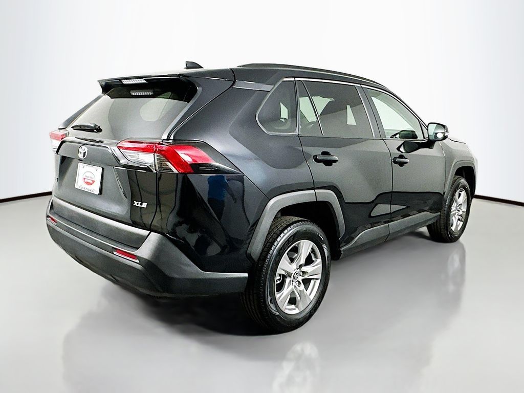 2023 Toyota RAV4 XLE 5