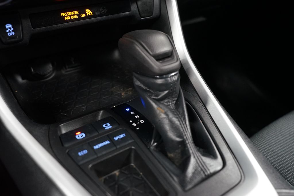 Thumbnail: 2021 Toyota RAV4 - 20