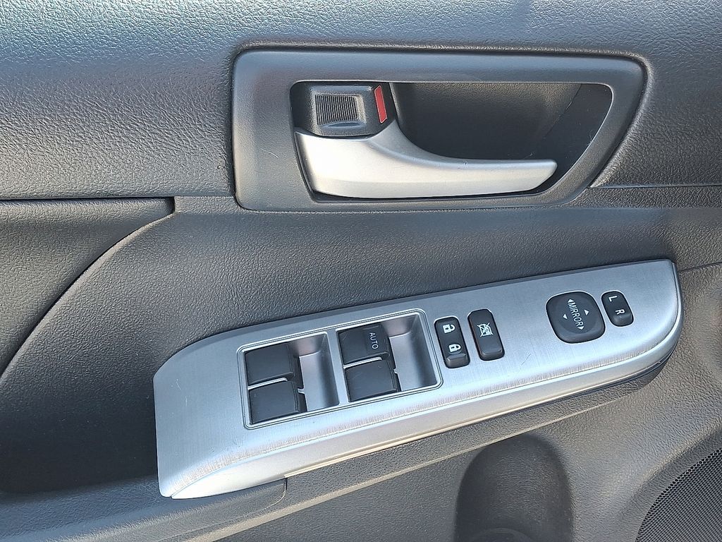 Thumbnail: 2013 Toyota Camry - 15