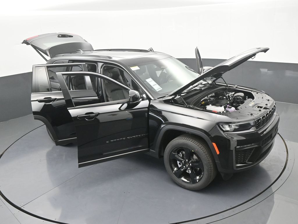 New 2026 Diamond Black Crystal Pearlcoat Jeep Limited image 56