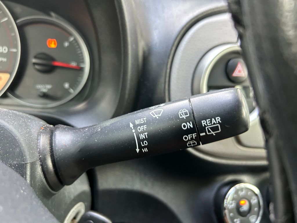 Thumbnail: 2013 Toyota Yaris - 19