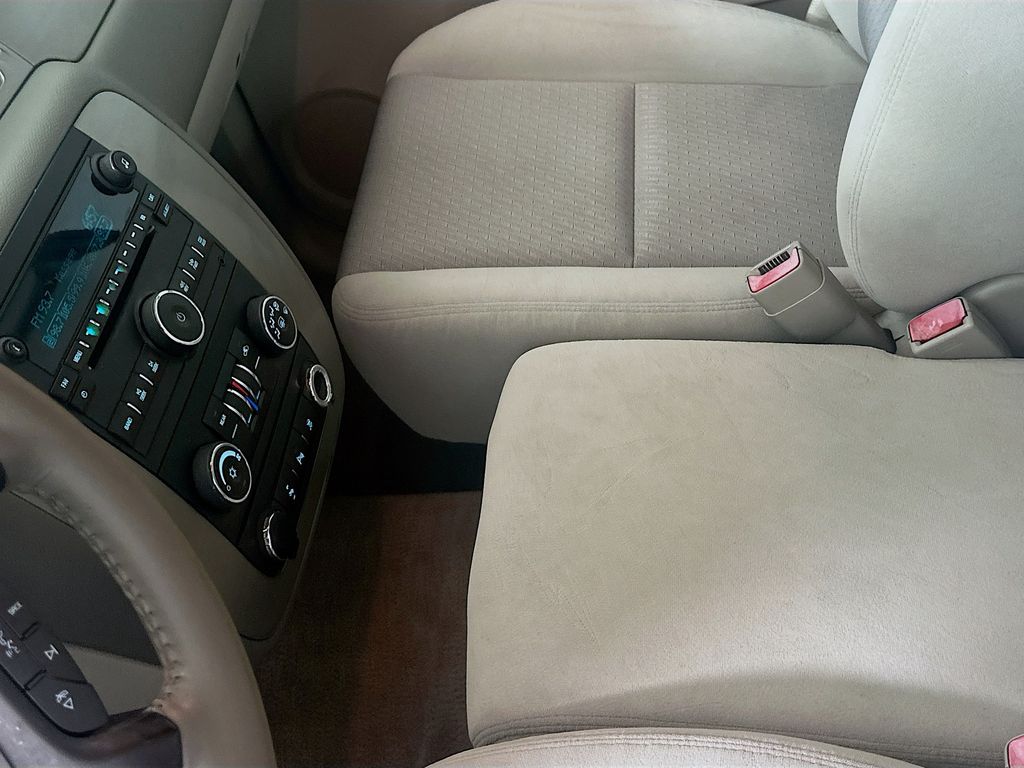 Thumbnail: 2009 Chevrolet Tahoe - 15