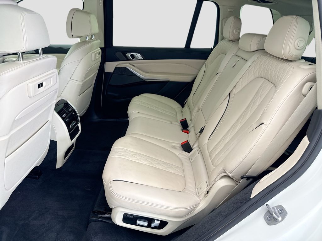 Thumbnail: 2021 BMW X7 - 20