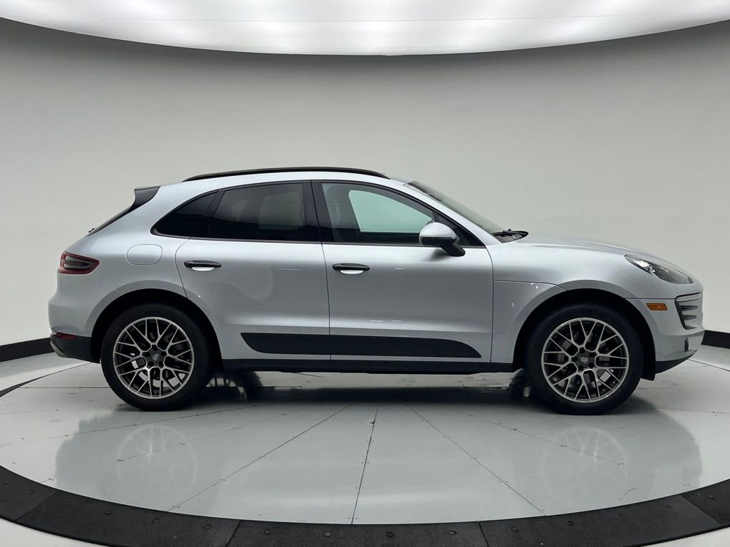 Thumbnail: 2017 Porsche Macan - 8