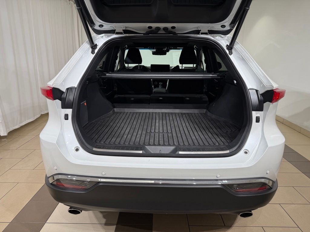 Thumbnail: 2023 Toyota Venza - 12