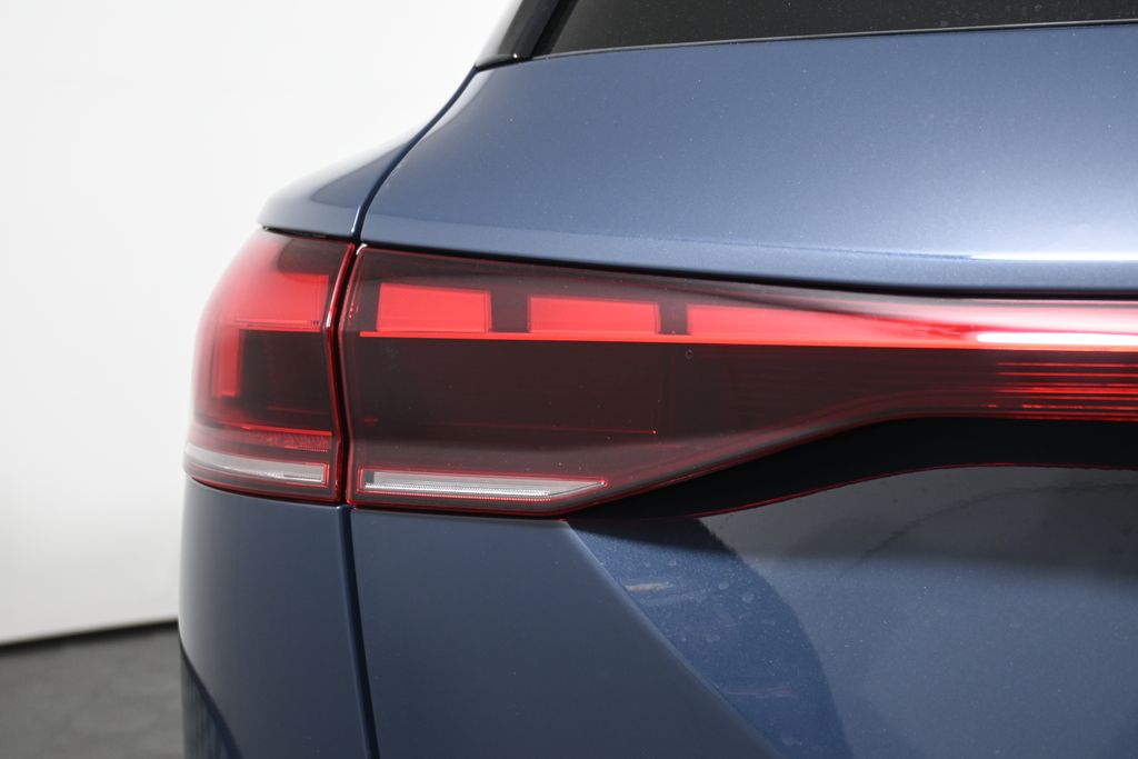 Thumbnail: 2025 Audi Q6 e-tron - 12