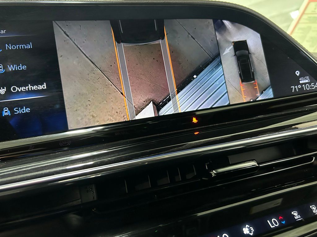 Used 2022 Crystal White Tricoat Cadillac Sport image 26