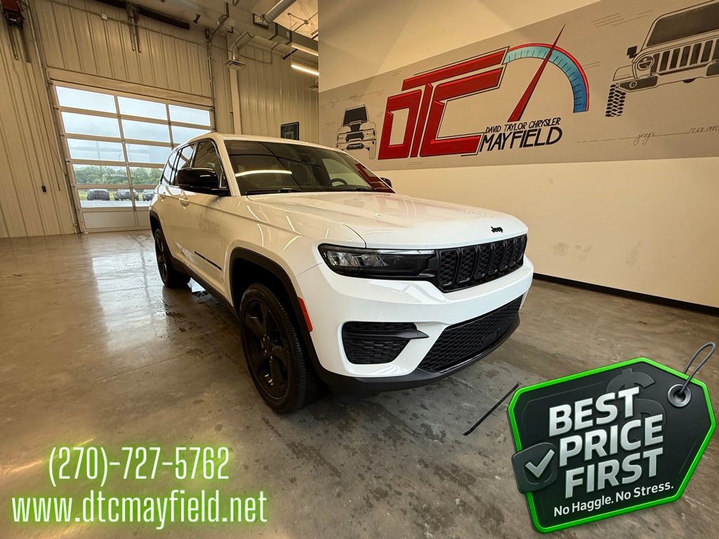 Bright White Clearcoat 2025 Jeep Grand Cherokee Altitude 4WD SUV / Crossover Four-Wheel Drive 8-Speed Automatic