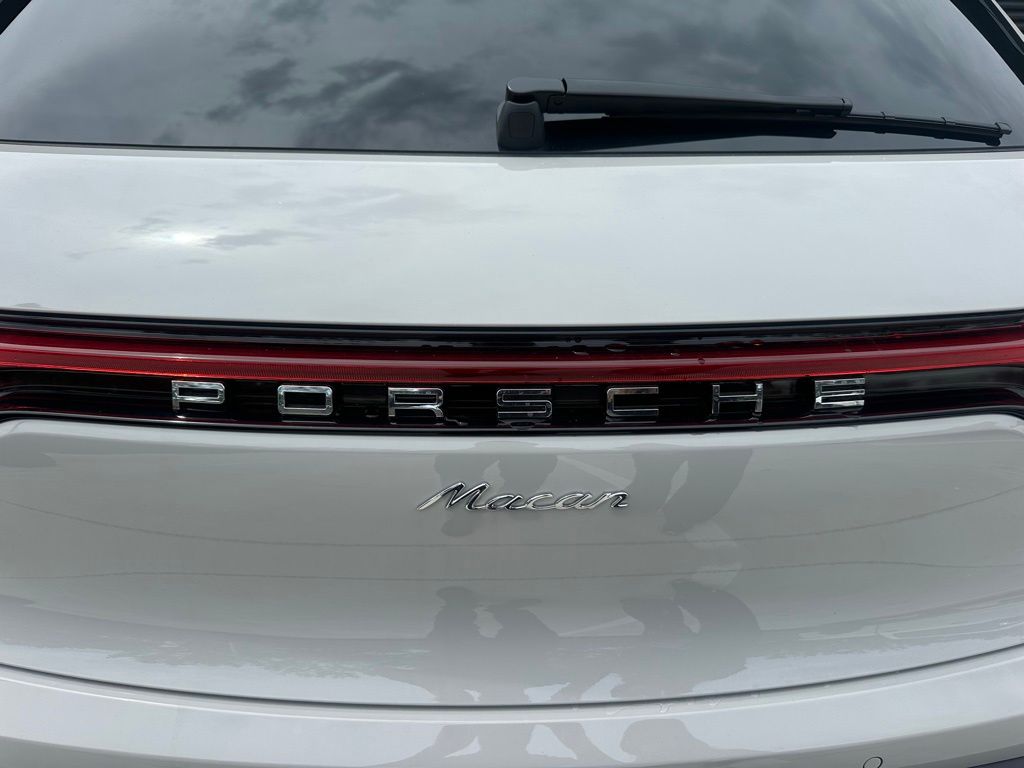 Thumbnail: 2026 Porsche Macan - 14