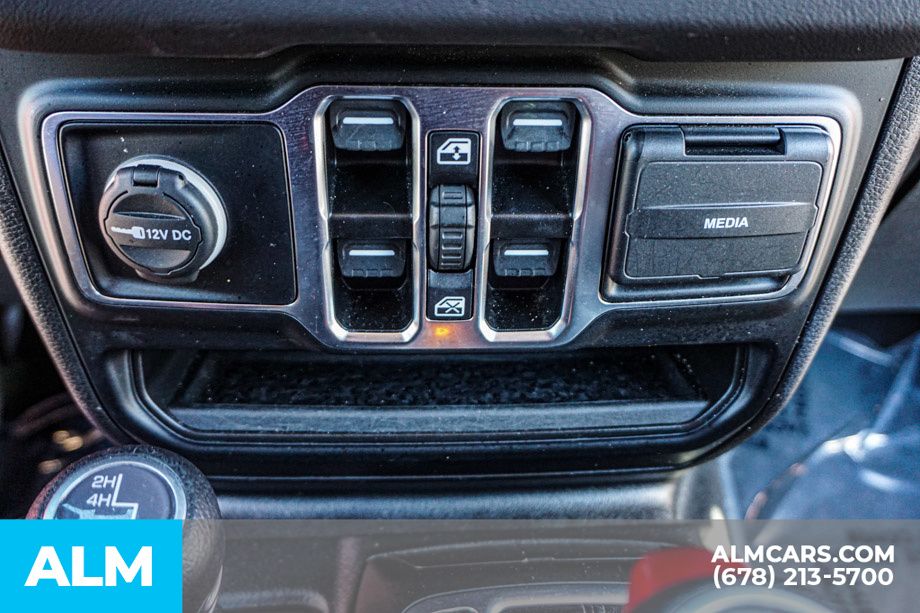 2025 Jeep Wrangler 4-Door Sahara - Photo 46
