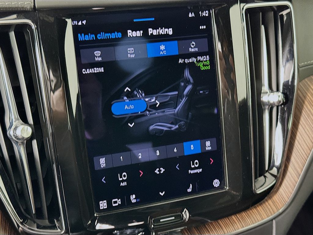 2022 Volvo XC60 B5 Inscription 16