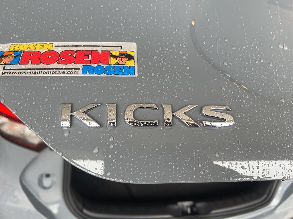 2024 Nissan Kicks SR photo