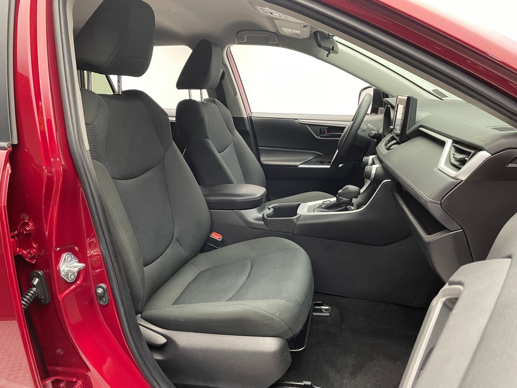 2022 Toyota RAV4 LE 19