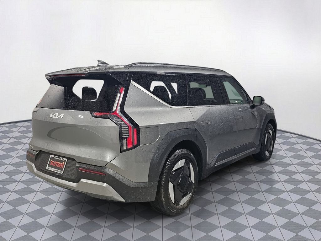 Used 2024 Gray Kia Wind image 9