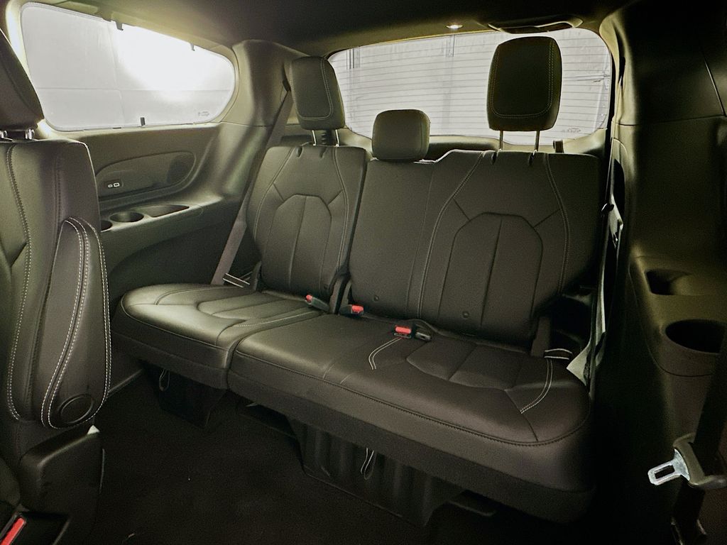2021 Chrysler Pacifica Touring L 26