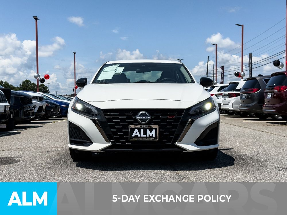 Used 2024 White Nissan 2.5 SR image 3