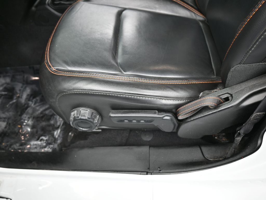 Used 2022 Bright White Clearcoat Jeep Mojave image 13