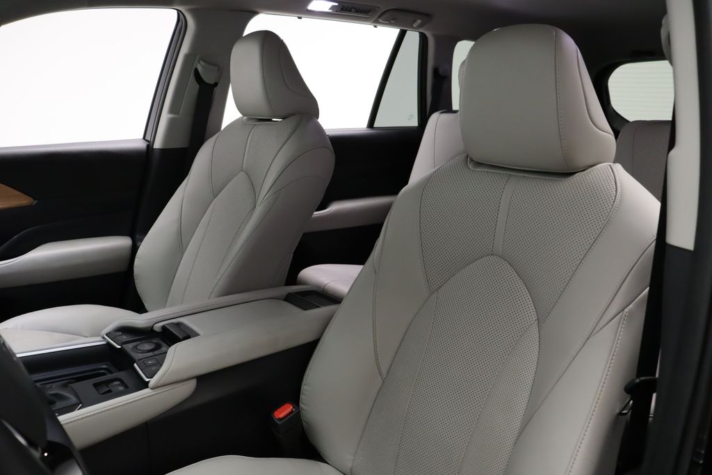 2024 Toyota Grand Highlander Limited 13