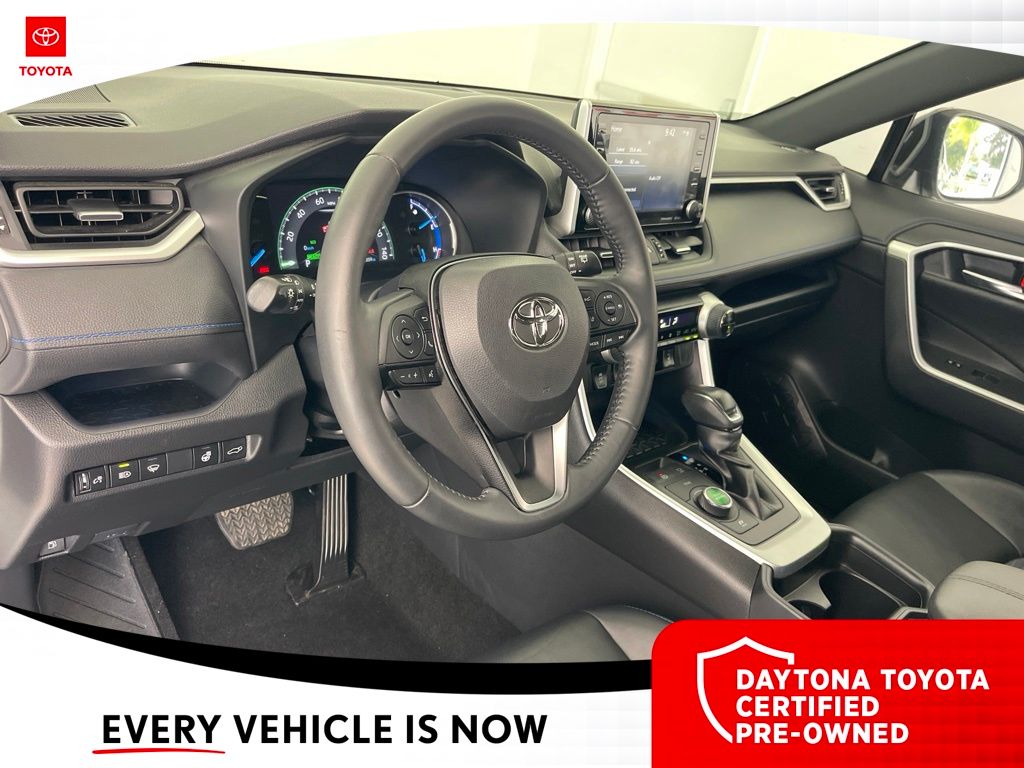 2021 Toyota RAV4 XSE - Photo 17