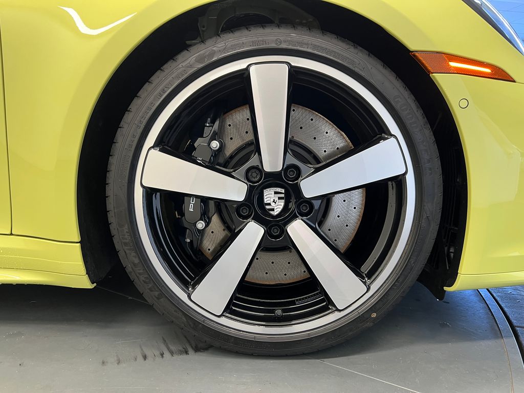 Thumbnail: 2026 Porsche 911 - 11