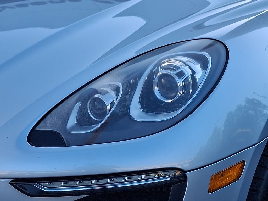 Thumbnail: 2016 Porsche Macan - 9