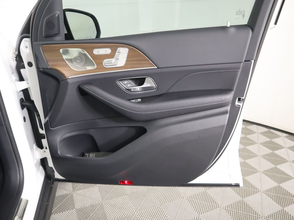 Thumbnail: 2026 Mercedes-Benz GLS - 27