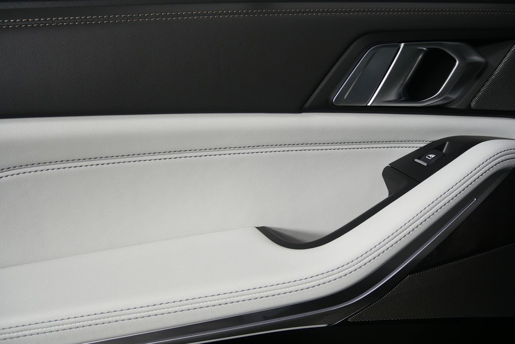 Thumbnail: 2026 BMW X5 - 13