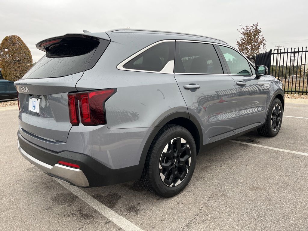 Thumbnail: 2024 Kia Sorento - 4