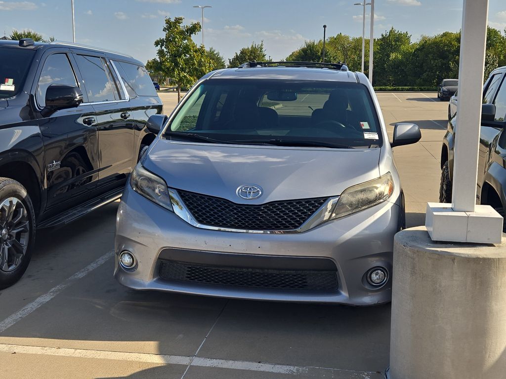 Silver Sky Metallic 2017 Toyota Sienna Minivan Front-Wheel Drive 8-Speed Automatic