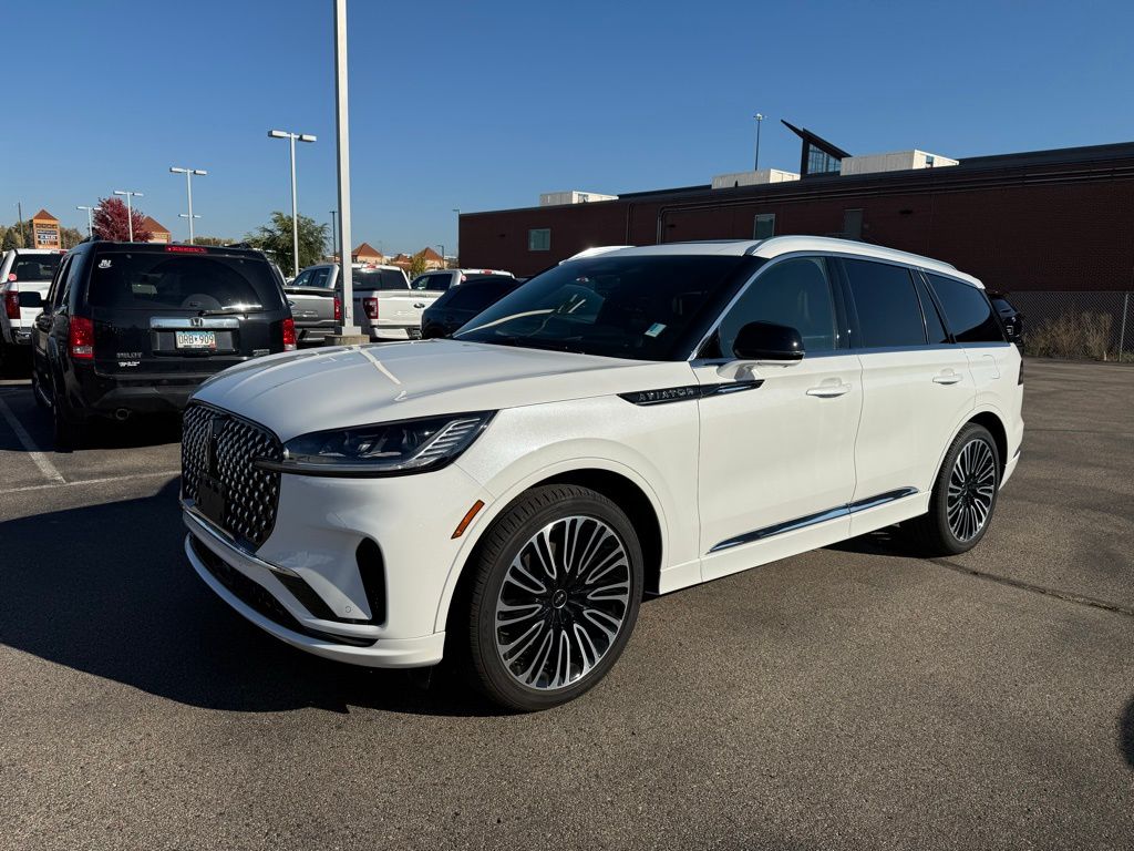 Pristine White Metallic Tri-Coat 2025 Lincoln Aviator Black Label AWD SUV / Crossover All-Wheel Drive Automatic