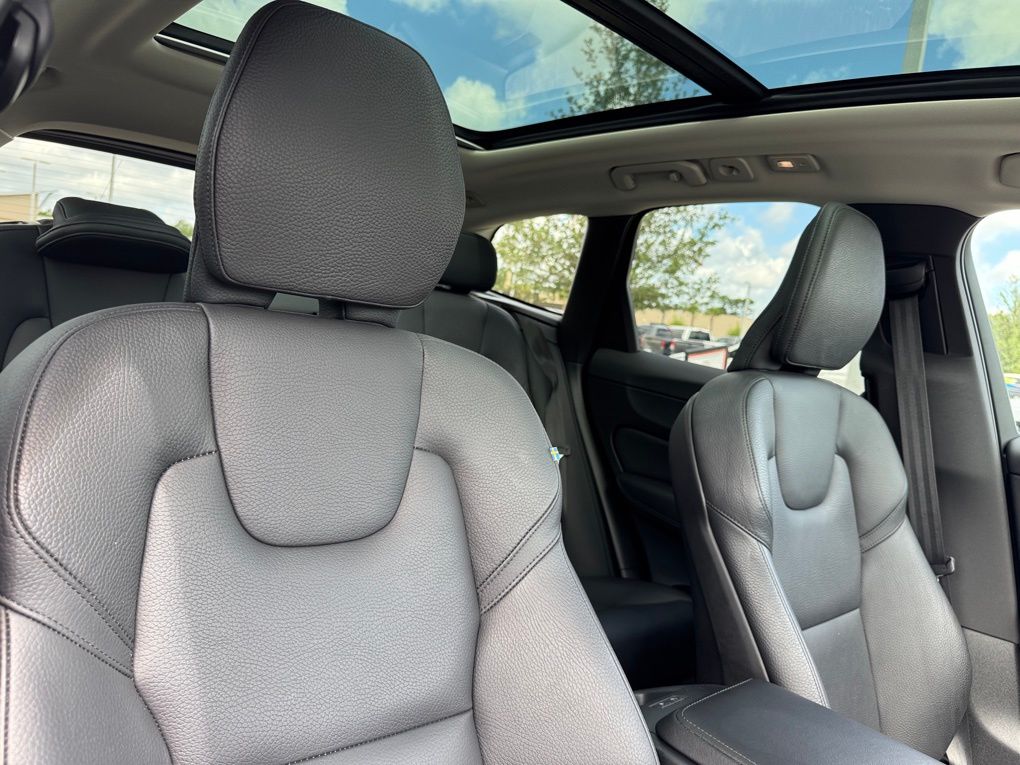 2023 Volvo XC60 B5 Plus photo 27