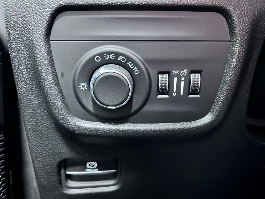 used 2024 Jeep Grand Cherokee car, priced at $36,887