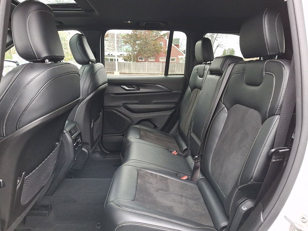 Thumbnail: 2023 Jeep Grand Cherokee - 11