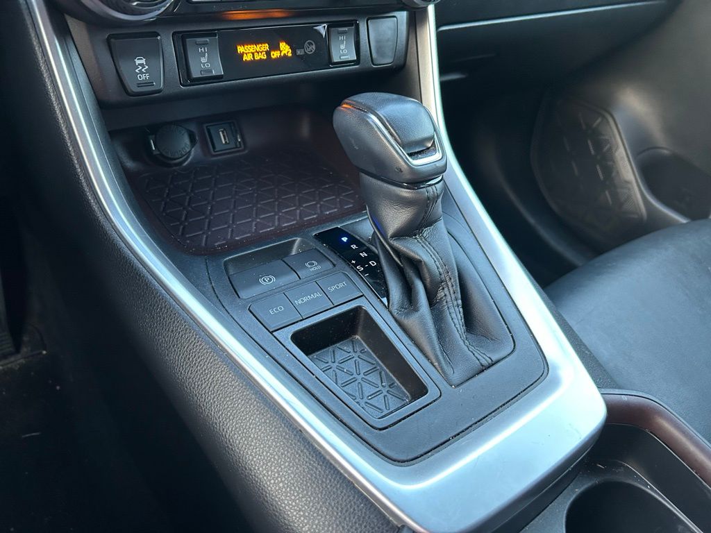 Thumbnail: 2021 Toyota RAV4 - 28