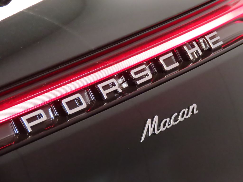 Thumbnail: 2026 Porsche Macan - 12