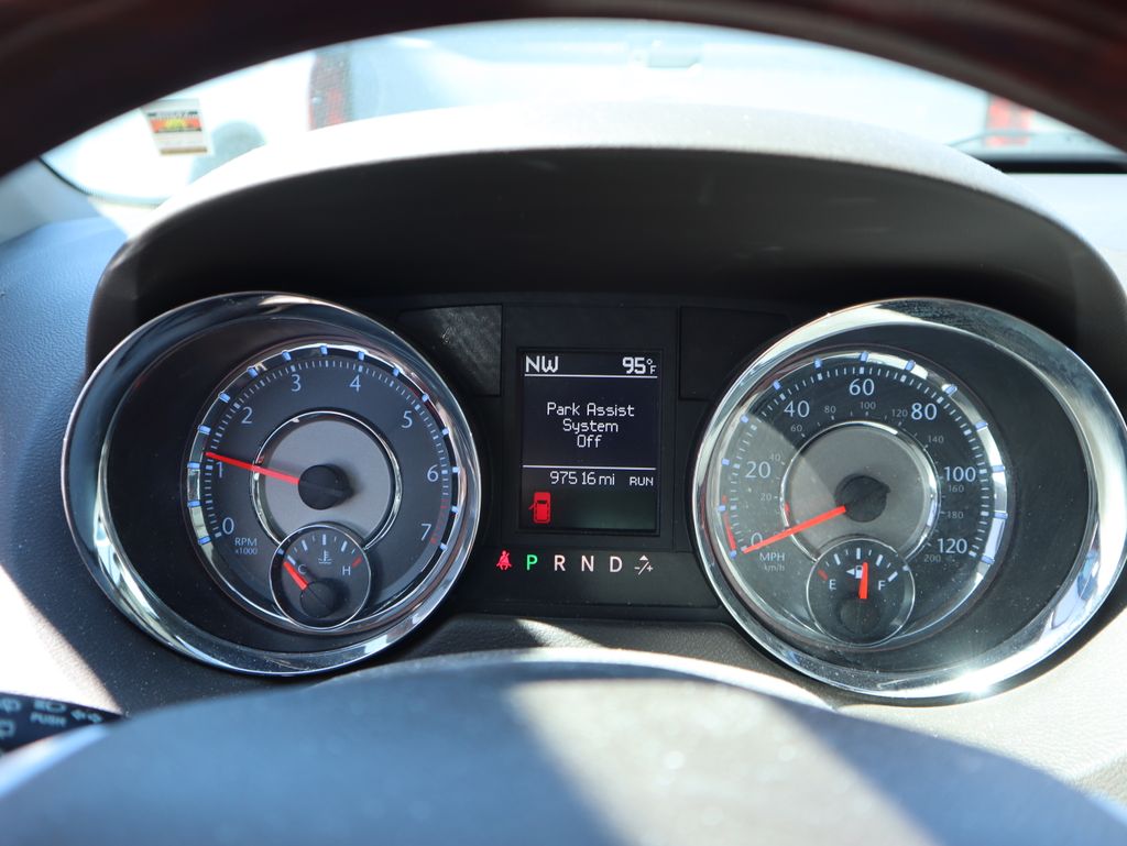 Thumbnail: 2015 Chrysler Town & Country - 12