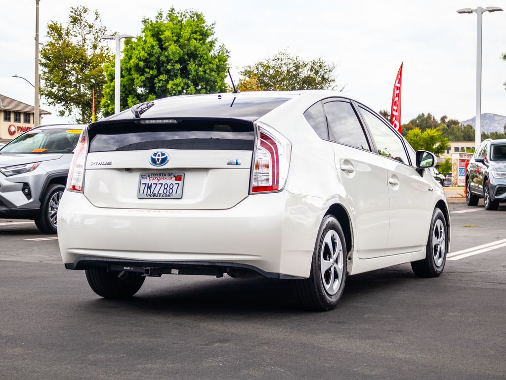 Used 2015 White Toyota Two image 11
