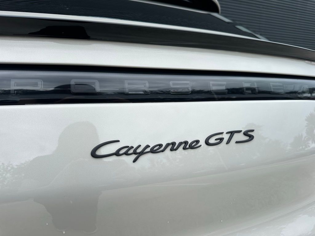 Thumbnail: 2021 Porsche  - 14