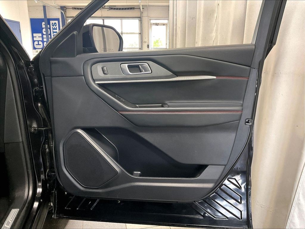 2025 Ford Explorer — photo 12
