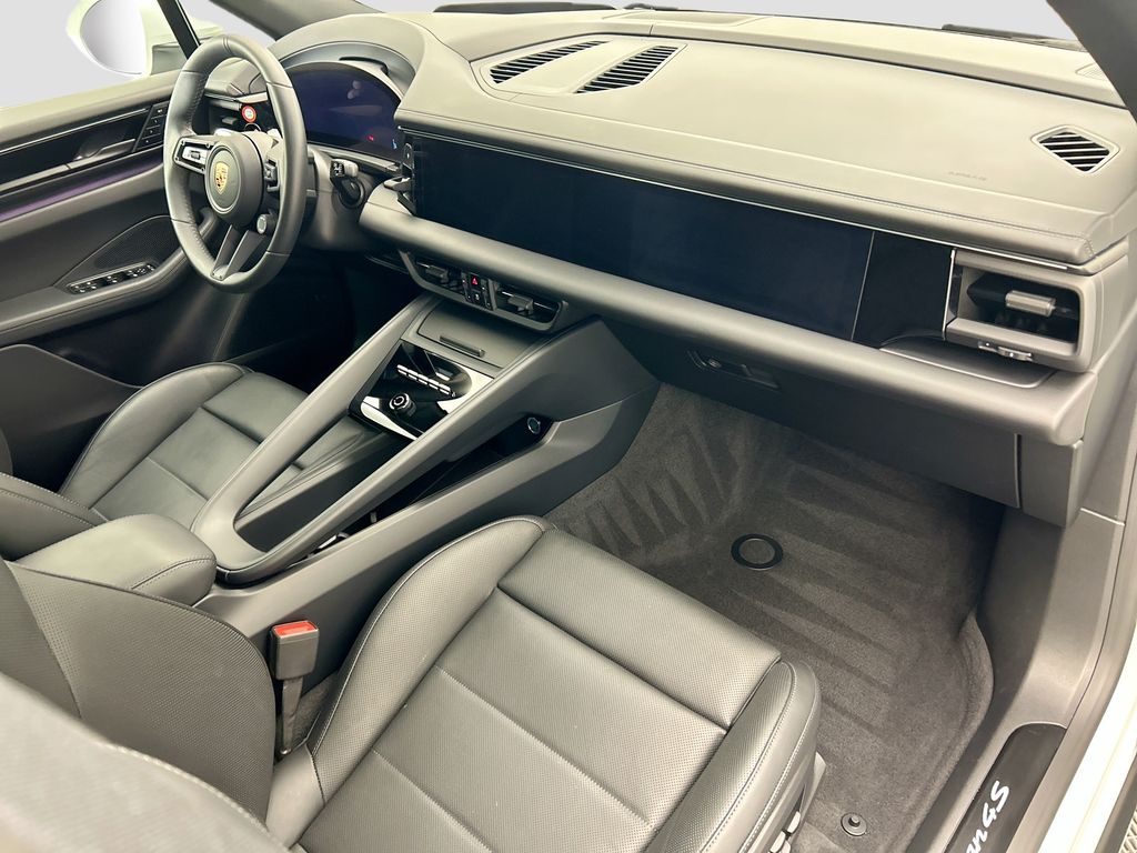 Thumbnail: 2025 Porsche Macan - 20