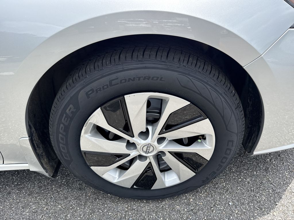 Used 2024 Nissan Altima Sedan