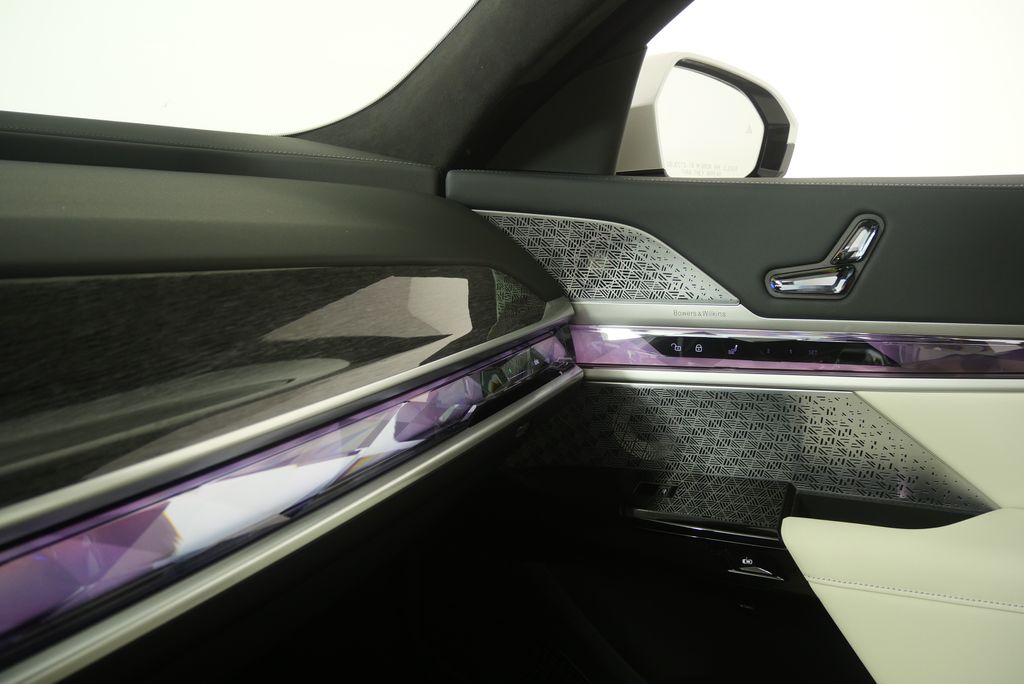 Thumbnail: 2026 BMW 7 Series - 28