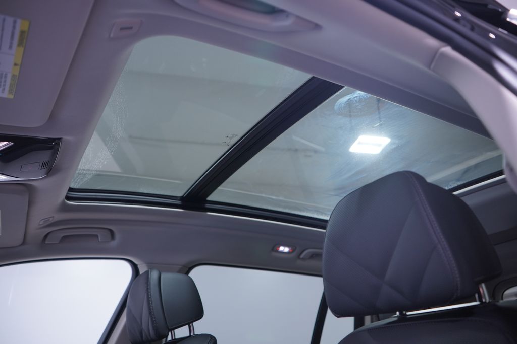 Thumbnail: 2025 BMW X7 - 8