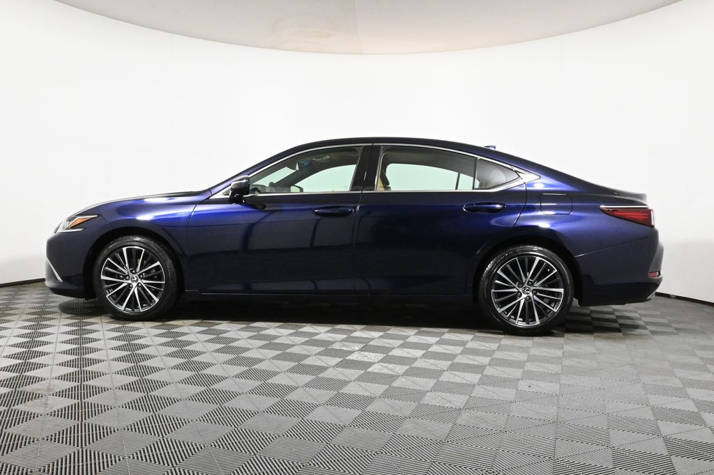 Thumbnail: 2022 Lexus ES - 2