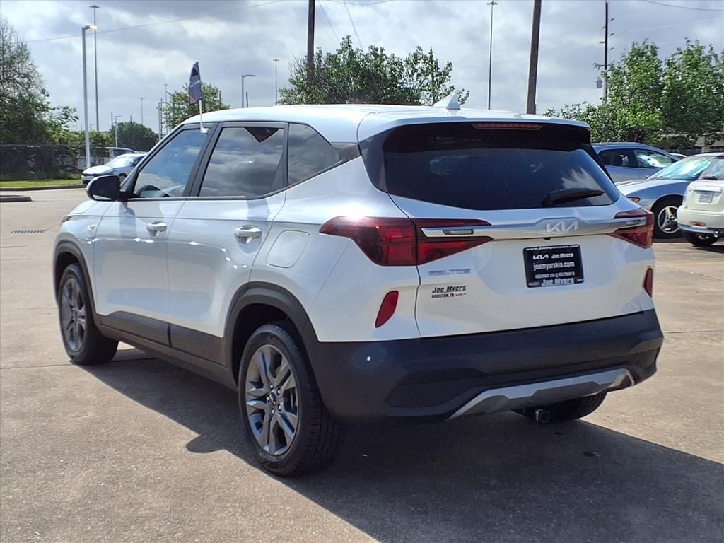 2022 Kia Seltos LX White at Shottenkirk Kia Fort Bend